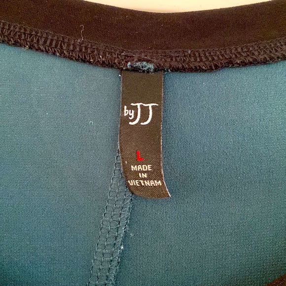 REDUCED! 💚 By JJ asymmetrical scoop neck tunic in black and pine - Picture 2 of 7